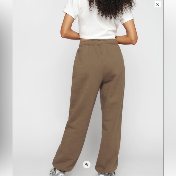NWT Reformation Boyfriend Sweatpant in Teak - Picture 2 of 8